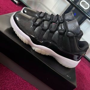 Jordan 11 low 72-10 size 9.5